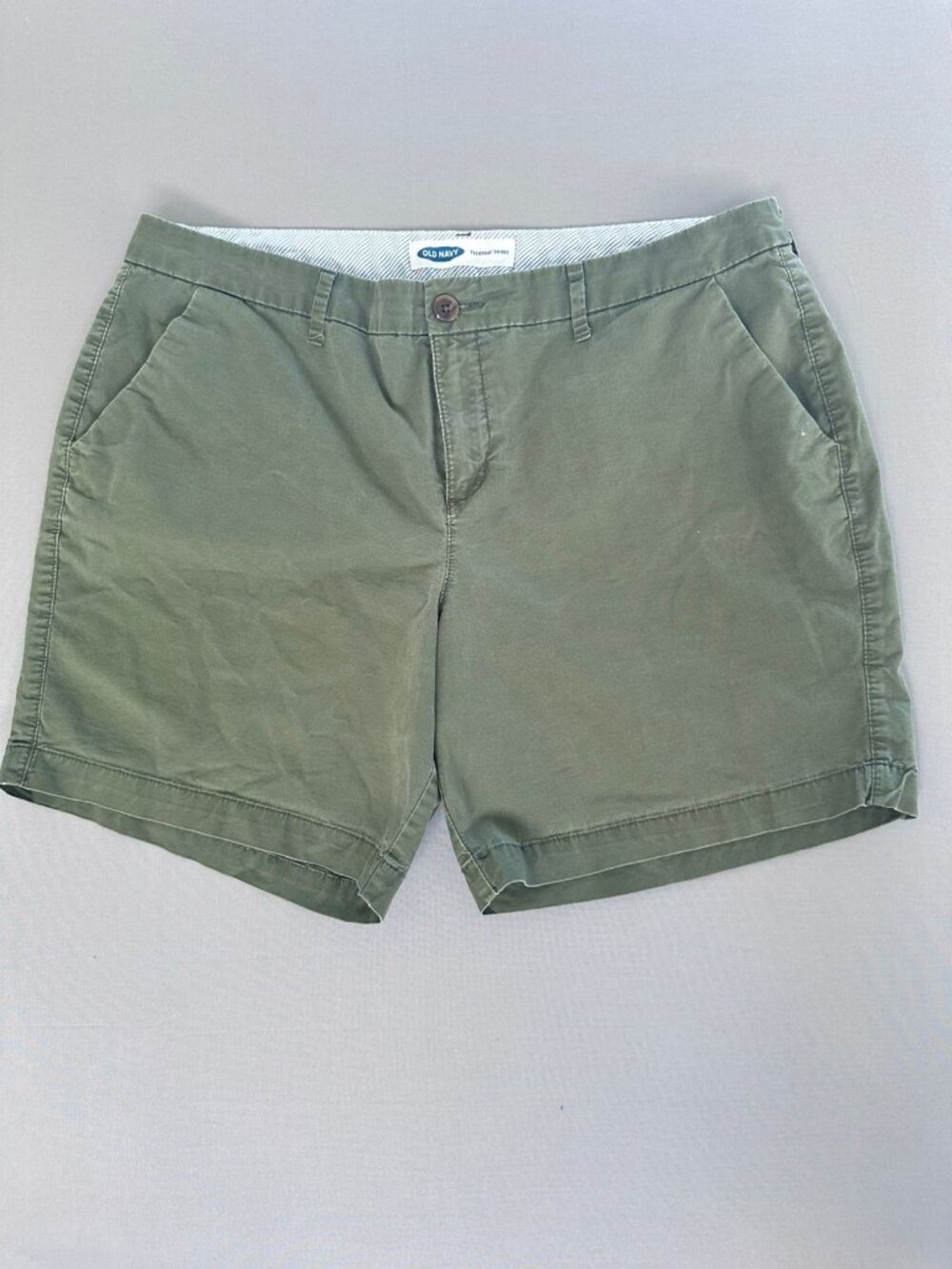 Old Navy Everyday Shorts Women Size 14 Green Mid Rise Stretch Chino Casual